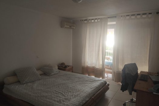 PUNAAUIA BEAU F4 AVEC VUE ET PISCINE