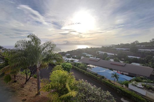 PUNAAUIA BEAU F4 AVEC VUE ET PISCINE
