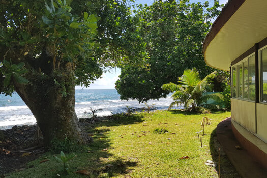 MAISON 3 CHAMBRES + MEZZANINE EN BORD DE MER SUR AFAAHITI