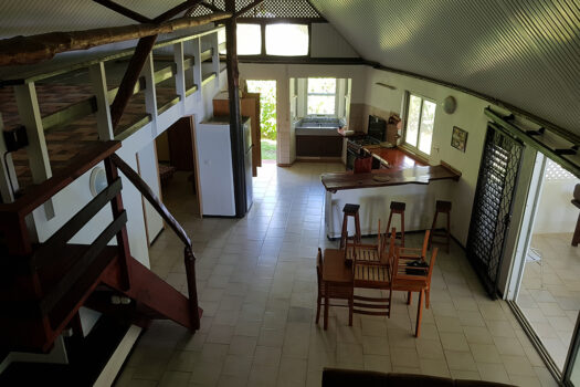 MAISON 3 CHAMBRES + MEZZANINE EN BORD DE MER SUR AFAAHITI