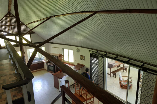 MAISON 3 CHAMBRES + MEZZANINE EN BORD DE MER SUR AFAAHITI