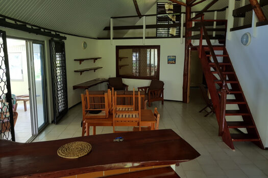 MAISON 3 CHAMBRES + MEZZANINE EN BORD DE MER SUR AFAAHITI