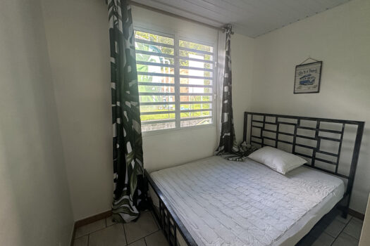 PUNAAUIA BAS DE MAISON F5 AVEC VUE ET PISCINE