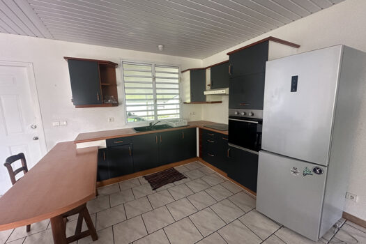 PUNAAUIA BAS DE MAISON F5 AVEC VUE ET PISCINE