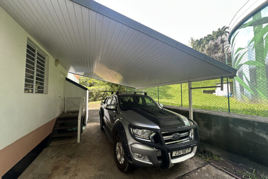 PUNAAUIA BAS DE MAISON F5 AVEC VUE ET PISCINE