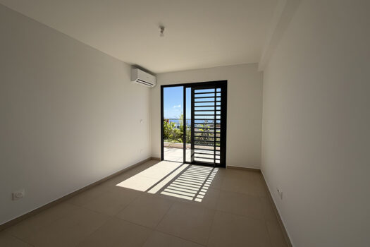DERNIER ETAGE NEUF F4 AVEC PISCINE