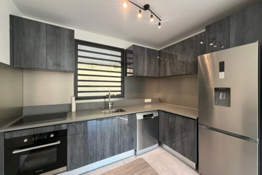 PAPEETE F2 NEUF DERNIER ETAGE AVEC VUE MER, PISCINE ET CELLIER