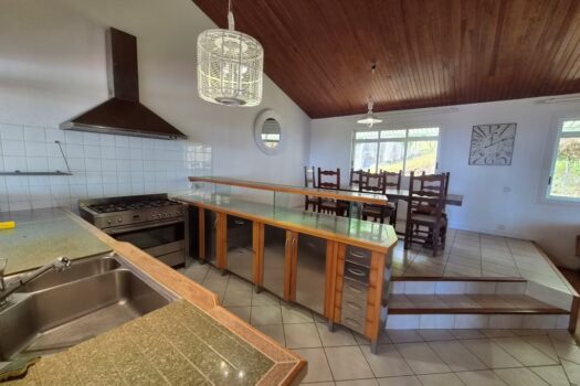 MAHINA MAISON SPACIEUSE AVEC UNE BELLE VUE