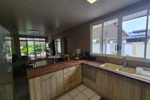 TOAHOTU VILLA F4 AVEC PISCINE ET VUE SUR MER