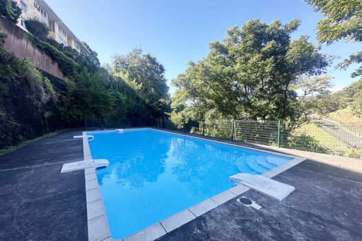 PAPEETE F2 AVEC PISCINE
