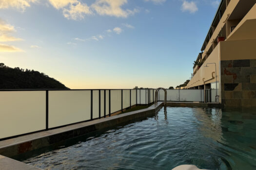 PAPEETE F2 NEUF DERNIER ETAGE AVEC VUE MER, PISCINE ET CELLIER