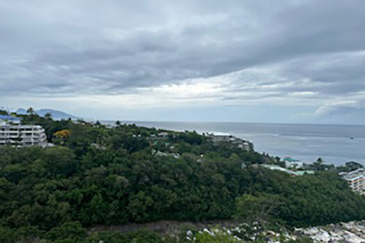 PAPEETE F2 STANDING AVEC VUE ET PISCINE