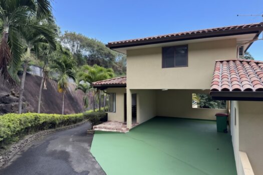 PAPEETE MAISON F5 MEUBLÉE VUE MER AVEC PISCINE